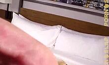 La MILF tatuata Sarah Jessie riceve una calda carica di sperma sulle sue grandi tette