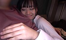 Una adolescente asiática peluda recibe un creampie de un gran pene en una intensa sesión de orgasmos