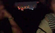 Una amateur japonesa tetona con grandes pechos salvajes recibe sexo facial en un auto